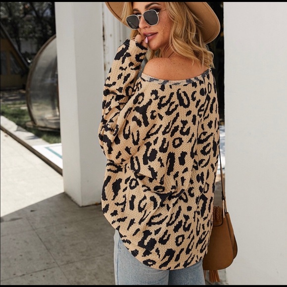 ✨3 LEFT leopard long sleeve✨ - Picture 4 of 4
